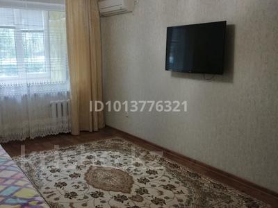 2-комнатная квартира · 48 м² · 1/5 этаж, Абая — Напротив ресторана Гранд Зодиак за 15 000 ₸ в Уральске