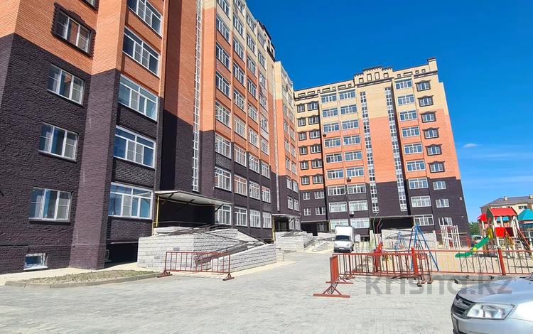 3-комнатная квартира, 106.2 м², 9/9 этаж, проспект Алии Молдагуловой 66Б — Теннисный корт