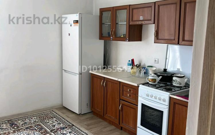 2-бөлмелі пәтер · 45 м² · 3/3 қабат, Мкр. Гульдер 1160, бағасы: 16 млн ₸ в  — фото 24
