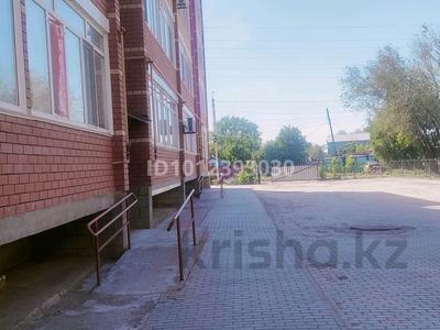 2-бөлмелі пәтер · 68.1 м² · 1/5 қабат, Исатай Батыр 18 — Возле ресторан Ел Плаза, в районе инфекционный больница, бағасы: 27 млн ₸ в Уральске
