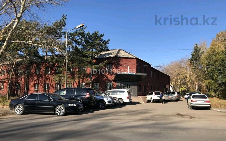 Офисы, образование, кабинеты и рабочие места, студии · 725 м² за 33 350 ₸ в Караганде, Казыбек би р-н — фото 2