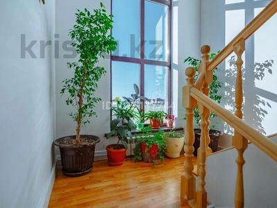 Отдельный дом · 5 комнат · 240 м² · 10 сот., мкр Уркер 26 — улица Е612 за 75 млн ₸ в Астане, Нура р-н