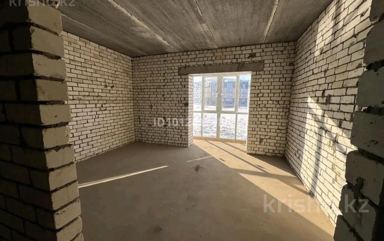 1-комнатная квартира · 43 м² · 1/5 этаж, мкр Жулдыз, Мамбетова 40 за 11 млн ₸ в Уральске — фото 2