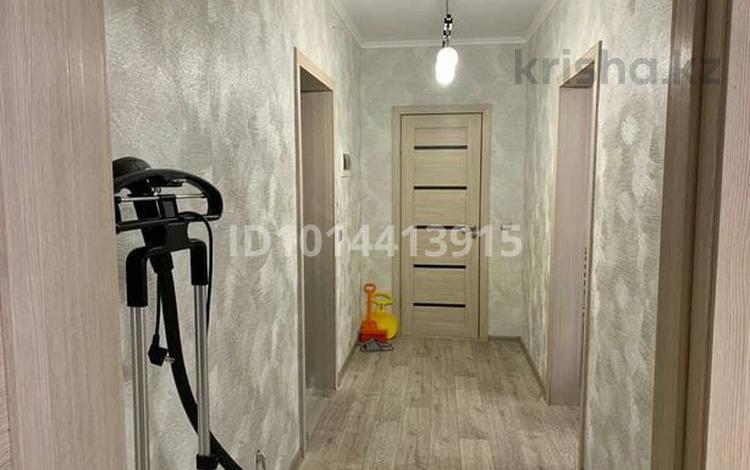 2-комнатная квартира · 60 м² · 4/10 этаж, мкр Юго-Восток 70 за 28.5 млн ₸ в Караганде, Казыбек би р-н — фото 2