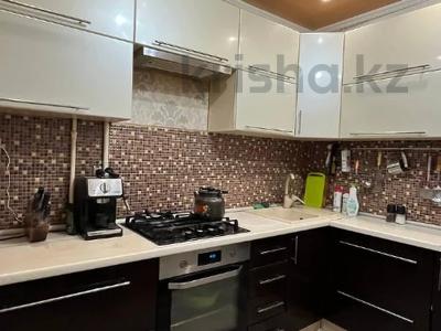 2-комнатная квартира · 53.7 м² · 4/5 этаж, мкр 8, Оспанова за 17.5 млн 〒 в Актобе