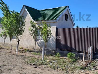 Продажа домов и дачи в Атырауской обл.: Часть дома · 3 комнаты · 72 м² · 8 сот., пгт Балыкши, Акжайык 28 за 12 млн 〒 Часть дома · 3 комнаты · 72 м² · 8 сот., пгт Балыкши, Акжайык 28 за 12 млн 〒 в Атырау