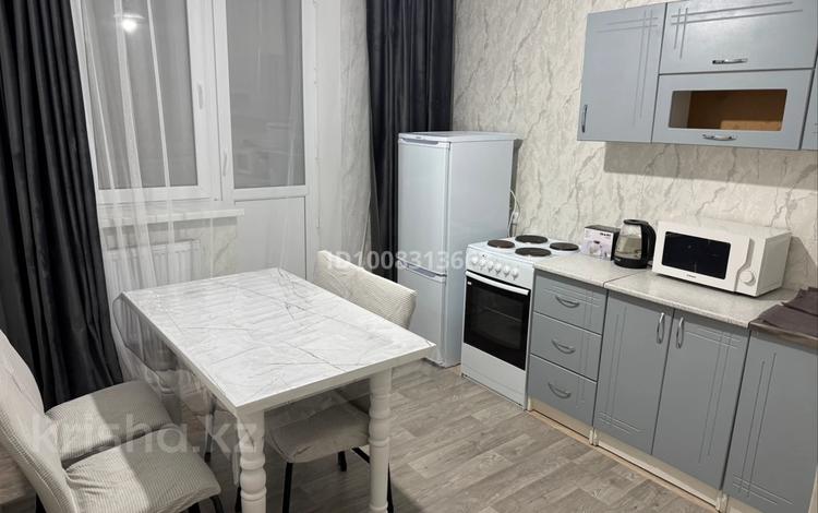 1-комнатная квартира · 37 м² · 17/17 этаж, мкр Юго-Восток, Бауржан Момышулы 28 за 18.5 млн ₸ в Караганде, Казыбек би р-н — фото 2