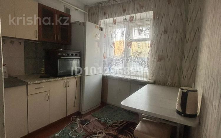 2-комнатная квартира · 48 м² · 2/5 этаж, ул 410 квартал 9 — дом магазин Южный за 15.5 млн ₸ в Семее — фото 2