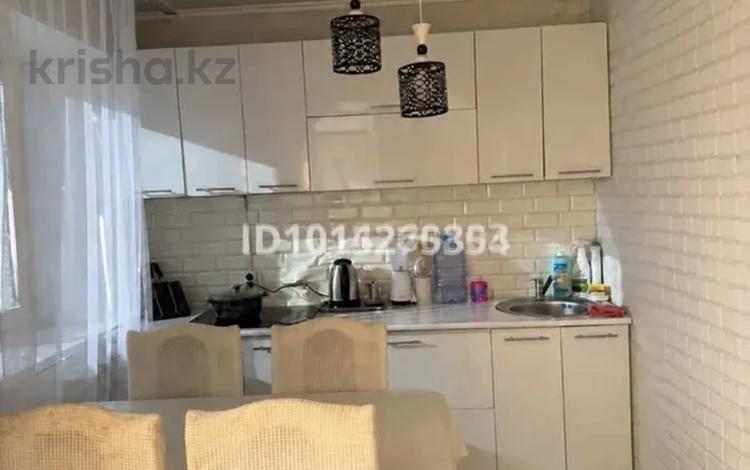 2-комнатная квартира · 45 м² · 5/5 этаж, Қабанбай батыр 109 — Квартира находится в удобном районе города, рядом Центральный рынок, ТД «Алем», ADK, магазины, супермаркеты, аптеки, остановки общественного транспорта и другие объекты инфраструктуры. за 200 000 ₸ в Усть-Каменогорске — фото 2