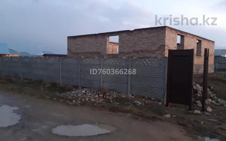 Отдельный дом · 5 комнат · 100 м² · 10 сот., Пригород — Напротив турксиб село за 6 млн 〒 в Таразе — фото 2