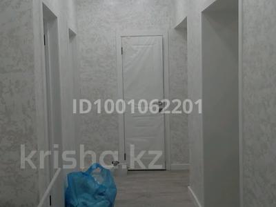 3-бөлмелі пәтер · 77 м² · 2/5 қабат, Пр.Сатпаева — В центре рядом есть все, бағасы: 250 000 ₸