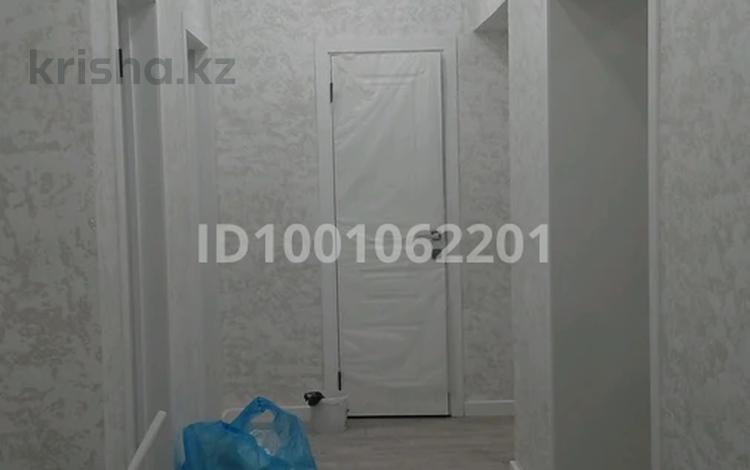 3-бөлмелі пәтер · 77 м² · 2/5 қабат, Пр.Сатпаева — В центре рядом есть все, бағасы: 250 000 ₸ — фото 2