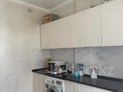 2-комнатная квартира · 60 м² · 5/5 этаж, 30-й мкр 183\1 — рядом школа, детский сад, не подалеко находиться ТРЦ Байтерек, Олжа, Супермаркет Дина за 14.5 млн 〒 в Актау
