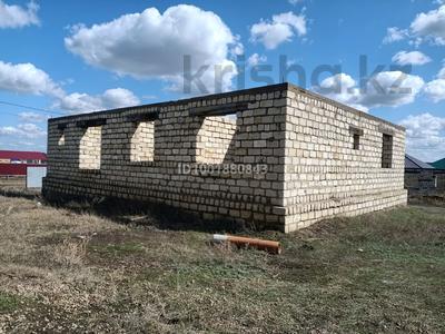 Отдельный дом · 4 комнаты · 140 м² · 10 сот., жилой массив Бауырластар, Бауырластар, алтай за 8 млн 〒 в Актобе