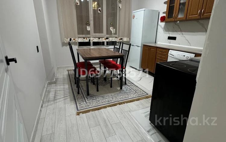 1-комнатная квартира, 45 м², 8/12 этаж помесячно, Райымбека 351/1 за 250 000 〒 в Алматы, Алатауский р-н — фото 2