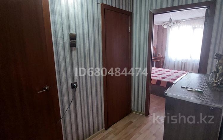 2-комнатная квартира, 48 м², 10 этаж посуточно, Естая 134 за 10 000 〒 в Павлодаре — фото 2
