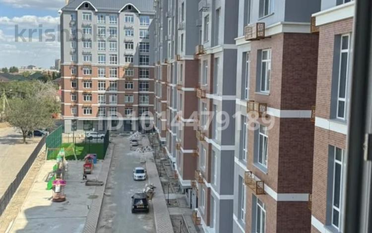 1-бөлмелі пәтер · 52.3 м² · 5/9 қабат, Ақ Шағала -ш/а., Жалена Тулепова 17Б, бағасы: 22 млн ₸ в Атырау, мкр Ак Шагала — фото 2