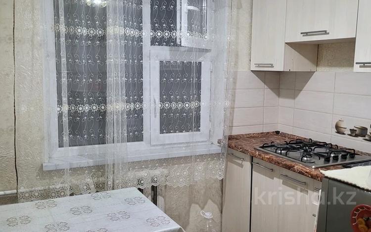 2-комнатная квартира · 56 м² · 3/5 этаж, мкр Аксай-3Б 15 за 210 000 ₸ в Алматы, Ауэзовский р-н — фото 2