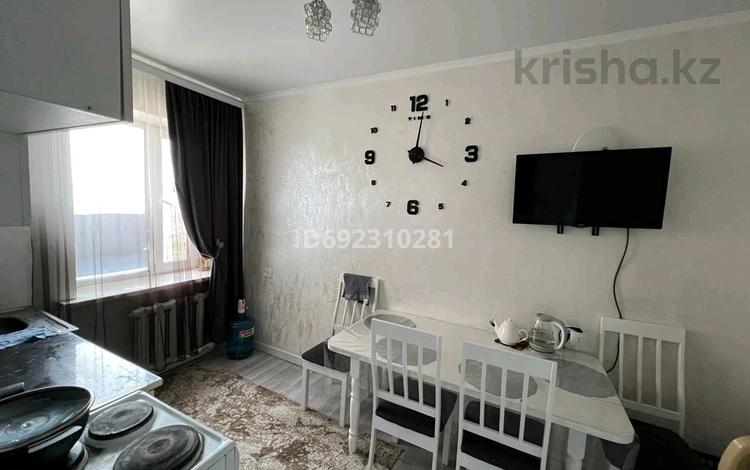2-комнатная квартира, 54 м², 3/3 этаж, Тусупбекова за 13.8 млн 〒 в Жезказгане — фото 2