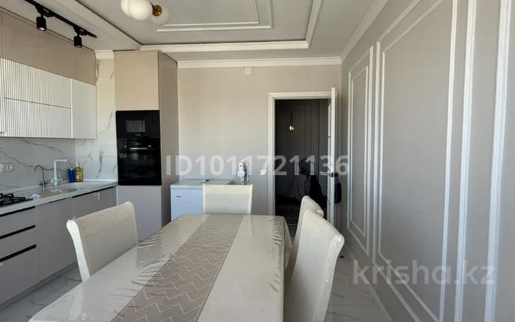 2-бөлмелі пәтер · 75.9 м² · 7/9 қабат, мкр Мясокомбинат, Аманшина 74 — Султан Бейбарыс пересечение улицы Аманшина, бағасы: 32 млн ₸ в Атырау — фото 2