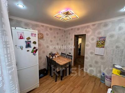 2-бөлмелі пәтер · 56 м² · 5/5 қабат, мкр 8 293/1 — Красный Крест 17 школа, бағасы: 19 млн ₸ в Актобе