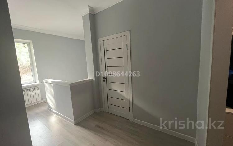 Отдельный дом · 4 комнаты · 140 м² · 6 сот., мкр Акжар — Жандосова за 550 000 ₸ в Алматы, Наурызбайский р-н — фото 2