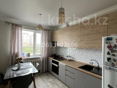 2-бөлмелі пәтер · 60 м² · 4/10 қабат, мкр Юго-Восток, Сарыарка 31 — Поликлиника 3, бағасы: 27.5 млн ₸ в Караганде, Казыбек би р-н