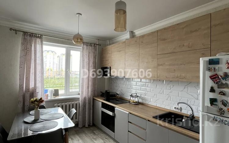 2-бөлмелі пәтер · 60 м² · 4/10 қабат, мкр Юго-Восток, Сарыарка 31 — Поликлиника 3, бағасы: 27.5 млн ₸ в Караганде, Казыбек би р-н — фото 2