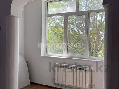 3-бөлмелі пәтер · 62 м² · 2/5 қабат, Кабанбай батыр 24 — ЖД больница, бағасы: 24 млн ₸ в Шымкенте, Аль-Фарабийский р-н