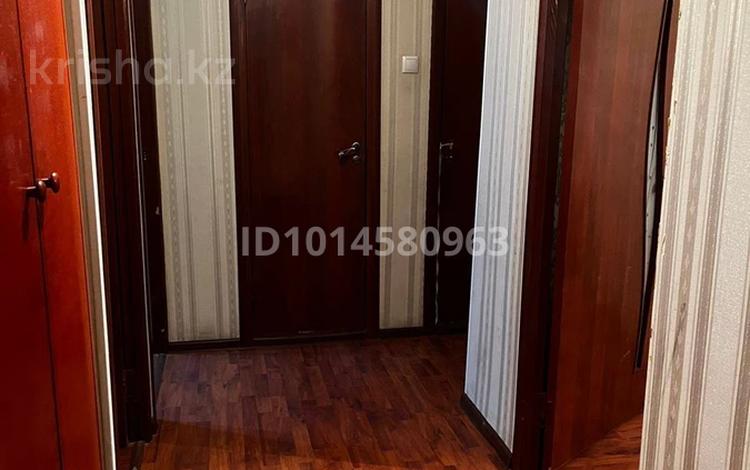 3-комнатная квартира · 59 м² · 4/4 этаж, сатпаев 14 31 — Үйдің орналасқан жері өте ыңғайлы. Сәтбаев көшесі, бұрынғы Гидроинститут (ТарМУ су шаруашылығы институты)]. Жанында мектеп, балабақша, дүкендер бар. Көлік қатынасы жақсы. за 17 млн ₸ в Таразе — фото 2
