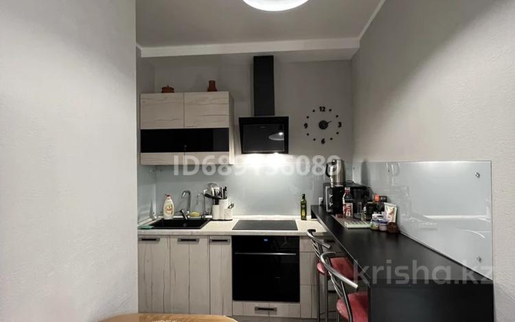 2-комнатная квартира, 40 м², 6/9 этаж, мкр Рахат, Аскарова