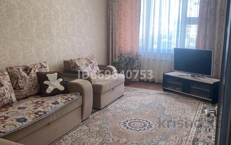 4-комнатная квартира, 90 м², 4/5 этаж, 8-й мкр 3