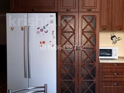 4-комнатная квартира · 144 м² · 1/9 этаж, Алиханова 24/6 за 400 000 〒 в Караганде, Казыбек би р-н