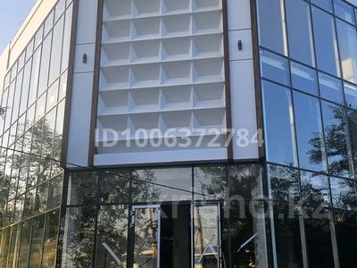 Свободное назначение, офисы, магазины и бутики, салоны красоты, фитнес и спорт, медцентры и аптеки, образование, развлечения, конференц-залы, кабинеты и рабочие места, студии · 220 м² за 770 000 〒 в Таразе,  мкр Мынбулак