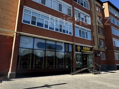 Свободное назначение, офисы, магазины и бутики, общепит, салоны красоты, фитнес и спорт, медцентры и аптеки, образование, развлечения, конференц-залы, кабинеты и рабочие места · 106 м² за 450 000 〒 в Уральске