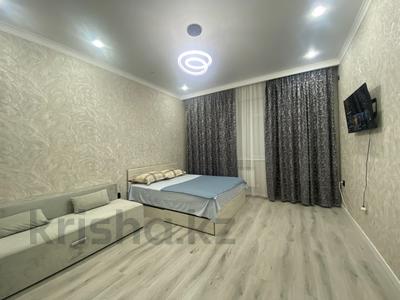1-комнатная квартира · 64 м² · 4/8 этаж, 19-й мкр 43/2 за 8 000 〒 в Актау