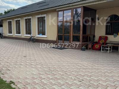 Продажа домов и дачи в Алматинской обл.: Отдельный дом · 5 комнат · 380 м² · 15 сот., Керимбекова 47 за 72 млн 〒 Отдельный дом · 5 комнат · 380 м² · 15 сот., Керимбекова 47 за 72 млн 〒 в Жамбыле