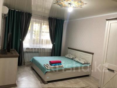 1-комнатная квартира, 47 м², 3/5 этаж посуточно, 4 мкр 21 за 9 000 〒 в Талдыкоргане