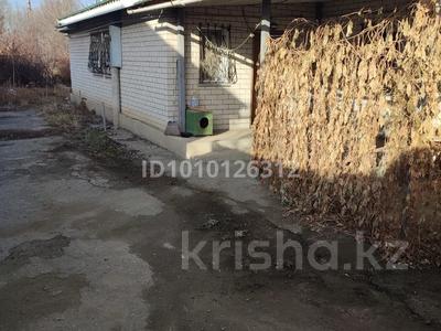 Жеке үй · 4 бөлме · 80 м² · 12 сот., мкр Шанхай, Чернышевского, бағасы: 16 млн 〒 в Актобе