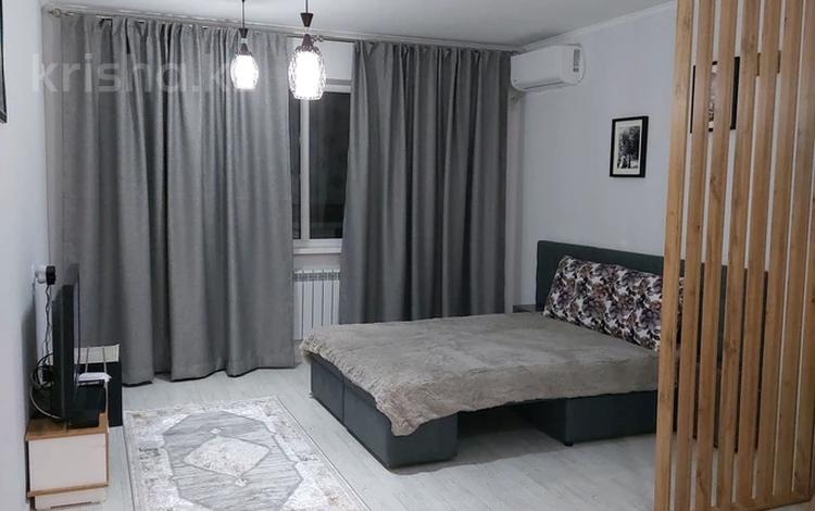 1-комнатная квартира · 50 м² · 9/10 этаж, мкр Аксай-5, Б. Момышулы 25 за 15 000 ₸ в Алматы, Ауэзовский р-н — фото 9