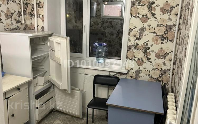 1-комнатная квартира · 32 м² · 4/6 этаж, мкр Юго-Восток, 27й микрорайон 22 за 110 000 ₸ в Караганде, Казыбек би р-н — фото 2