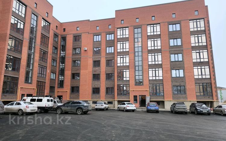 4-комнатная квартира · 140 м² · 1/5 этаж, мкр. Алтын орда, Ул.Ораза Татеулы 100В — Акбобек, НИШ, ЖЕКПЕ ЖЕК, ЛЕДОВАЯ АРЕНА, ТЕННИСНЫЙ ЦЕНТР за 43.7 млн ₸ в Актобе — фото 2