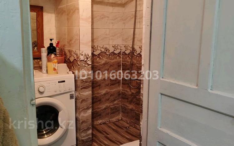 1-комнатная квартира · 11.2 м² · 2/5 этаж, мкр Каратау 37 А — возле Фиркан карзинака остановка школа садик корзинкатмагазин за 5.8 млн ₸ в Таразе — фото 2