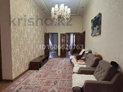 Отдельный дом · 5 комнат · 200 м², мкр Самал-2 685 за 500 000 〒 в Шымкенте, Абайский р-н