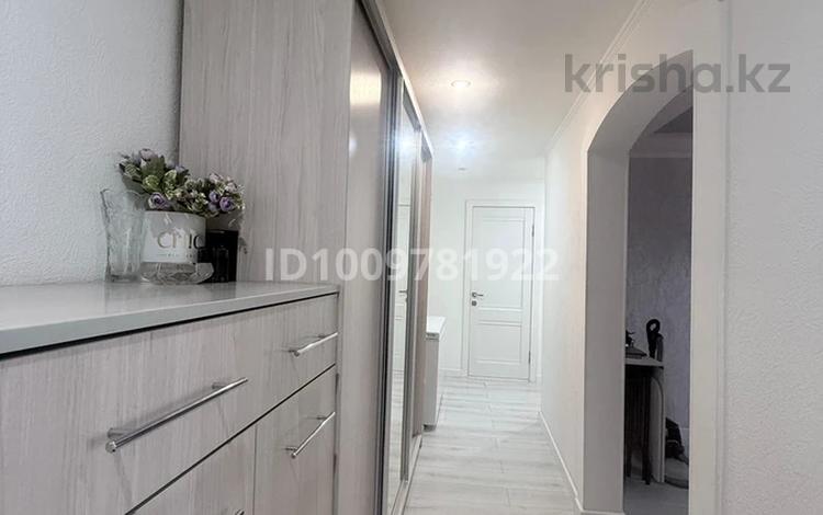3-комнатная квартира · 63 м² · 2/9 этаж, мкр Юго-Восток, Муканова 18 за 28 млн ₸ в Караганде, Казыбек би р-н — фото 2