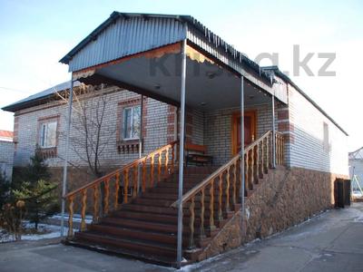 Продажа домов и дачи в Абай обл.: Отдельный дом · 7 комнат · 343 м² · 10 сот., Азат 64 за 45 млн 〒 Отдельный дом · 7 комнат · 343 м² · 10 сот., Азат 64 за 45 млн 〒 в Семее