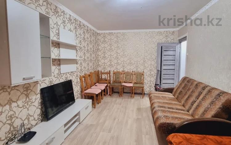 2-бөлмелі пәтер · 64 м² · 5/5 қабат, мкр Аксай-3Б — СРОЧНО!!!, бағасы: 250 000 ₸ в Алматы, Ауэзовский р-н — фото 2