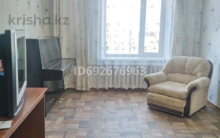 2-комнатная квартира, 49 м², 3/9 этаж, 4 мкр 5 за 20 млн 〒 в Талдыкоргане, мкр Жастар — фото 2