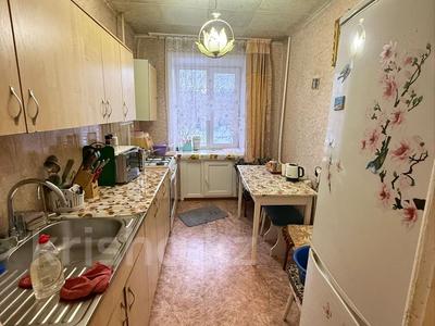 3-комнатная квартира · 58 м² · 2/5 этаж, Егемен Казахстан за 23.4 млн 〒 в Петропавловске