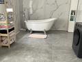 Жеке үй · 10 бөлме · 300 м² · 11 жүзд., Геолог3 44, бағасы: 34 млн ₸ в Актобе, жилой массив Заречный-1 — фото 10